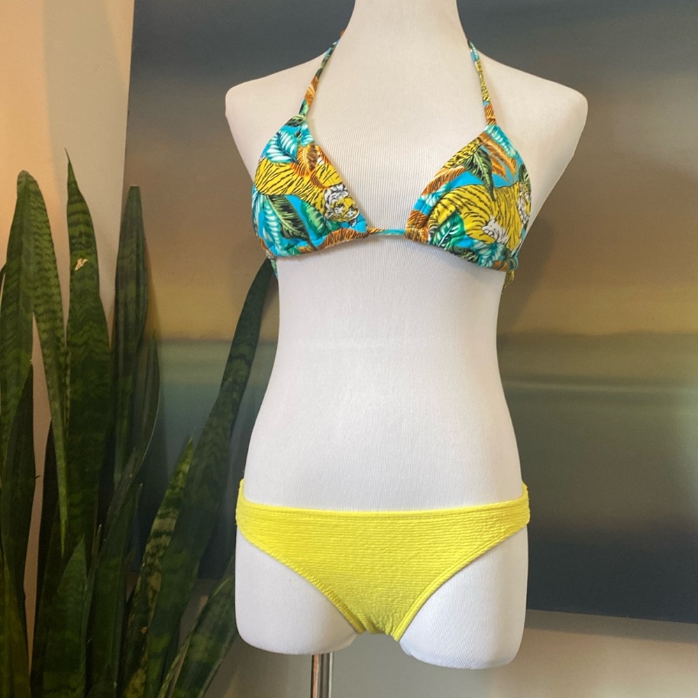 Target mix match bathing suit, animal print top size sm & bikini bottom size xs.